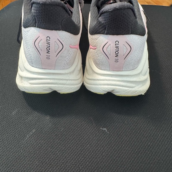 Hoka Clifton 10 Light Pink and White Athletic Shoes size 10.5 - Picture 3 of 4